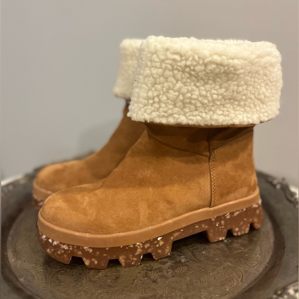 Cool Planet Boots by Steve Madden in Suede + Faux Sherling 🤎 Size 6*
